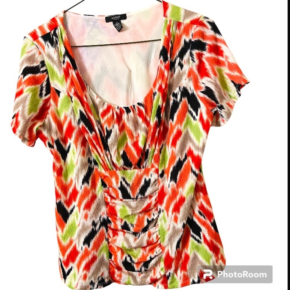 Alfani Women’s Size 1X Pullover Short Sleeves Bright Colors Print Blouse.
